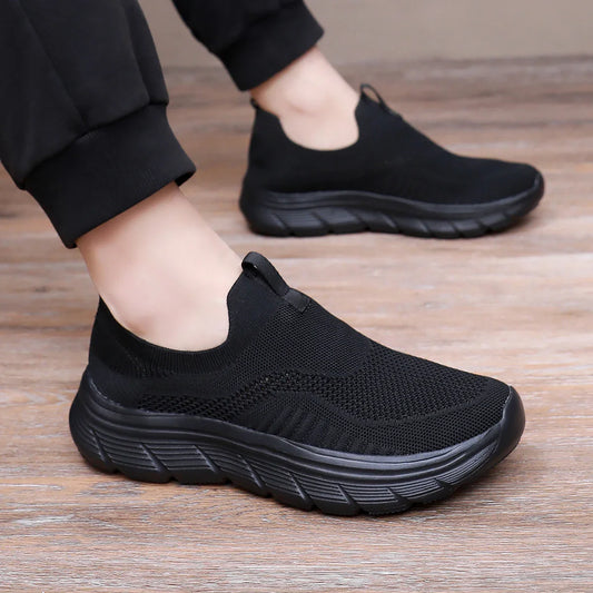 Breathable Men Casual Shoes Lightweight Outdoor Male Walking Shoes Anti-slip Men's Sneakers Slip on Flats Vulcanized Shoes