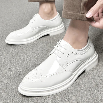 New Luxury Men White Brogue Lace Up Patent Leather Loafers Male Casual Moccasins Oxfords Driving Shoes Wedding Party Prom Flats