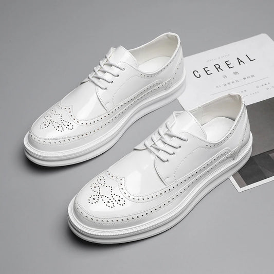 Designer New White Black Patent Leather Brogues Shoes For Men Dress Homecoming Wedding Prom Flats Zapatillas Hombre